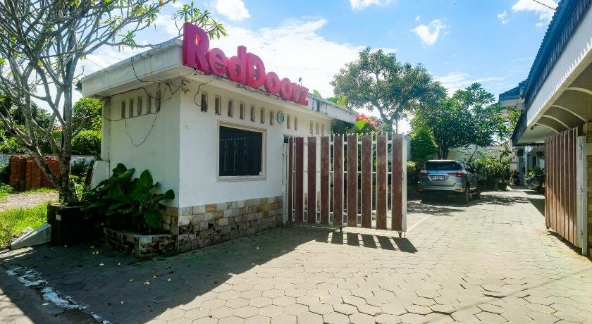 Hotel RedDoorz Plus near Adisucipto Airport 2, Earth, photo