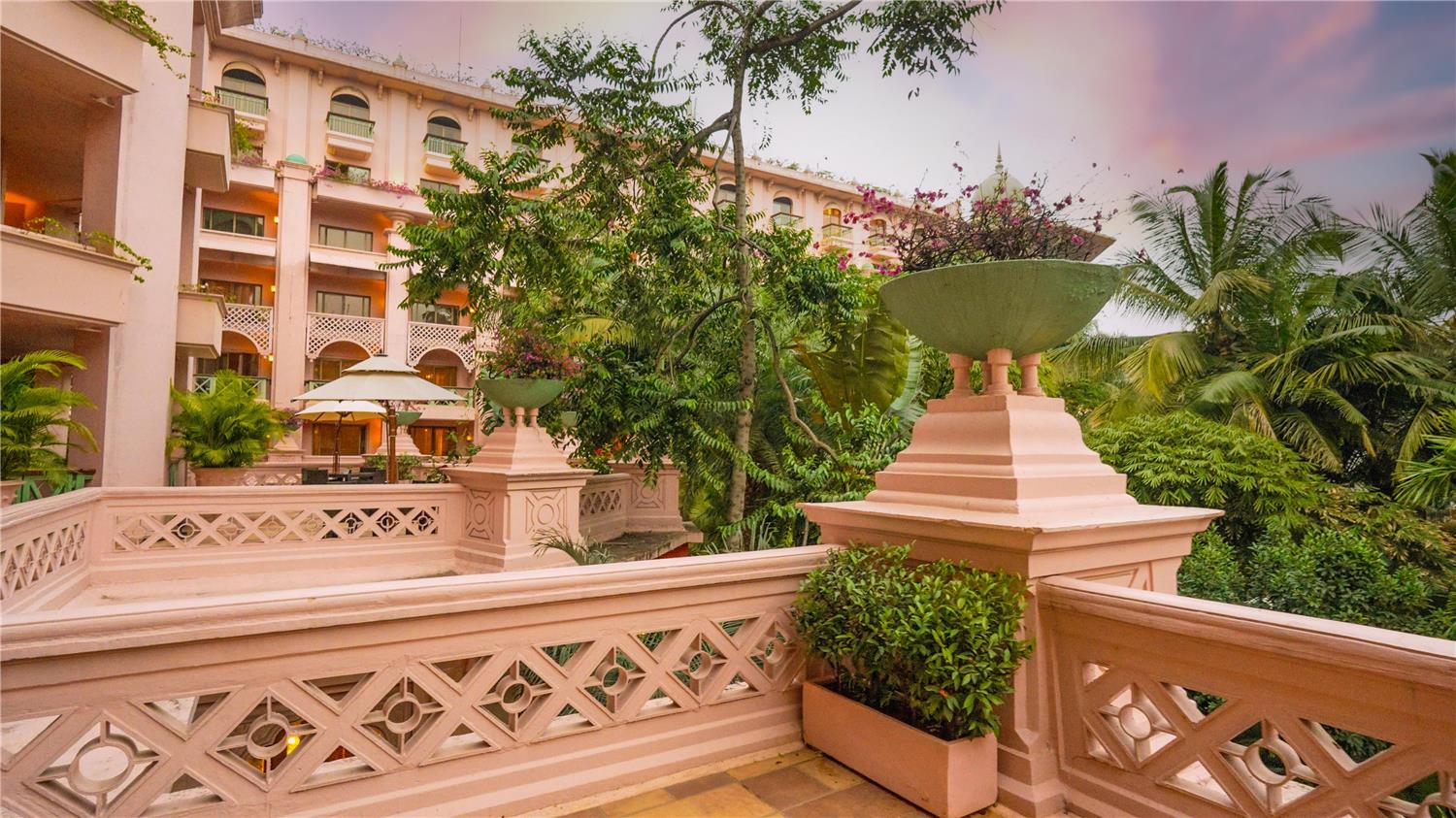 Фото The Leela Palace Bengaluru