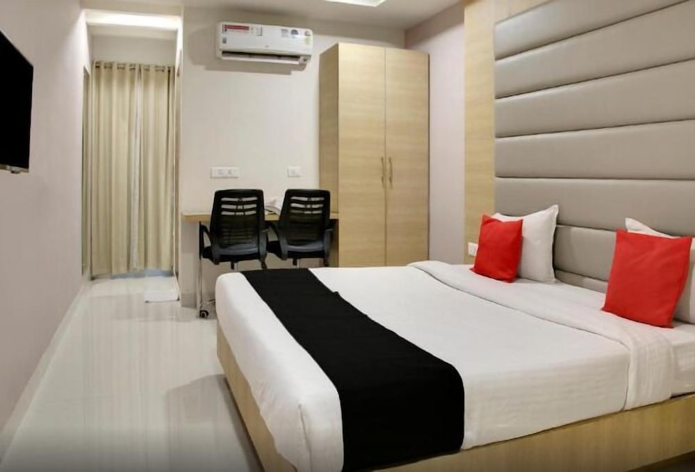 Фото Veeraj Suites