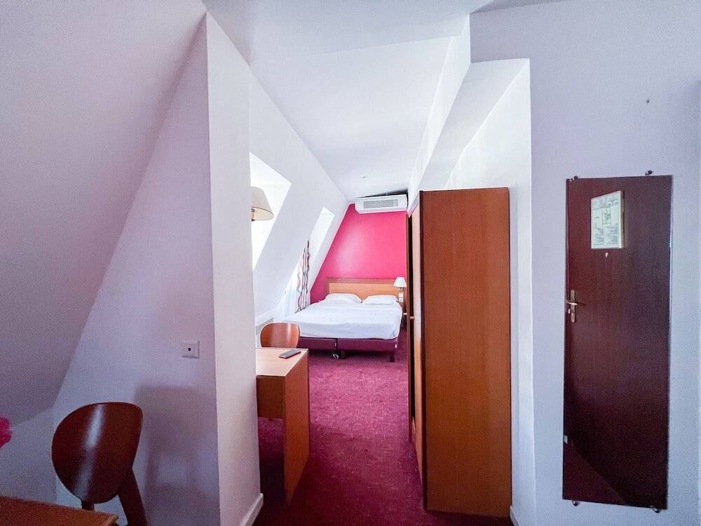 Фото La Dépendance