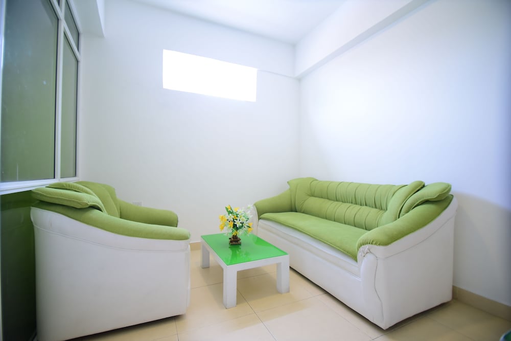 Фото Thilhara Days Inn