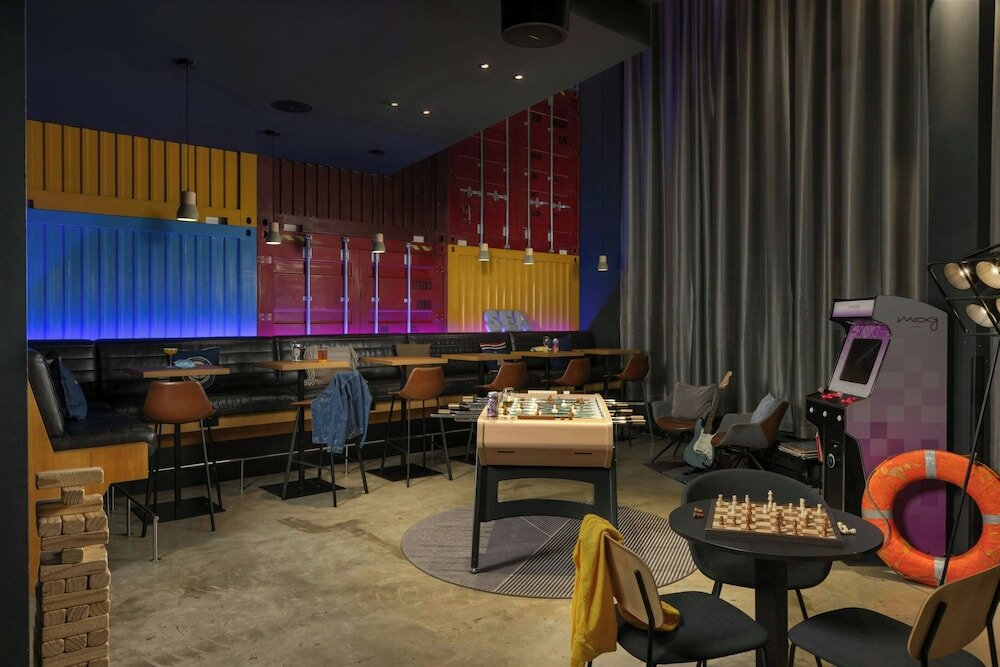 Фото Moxy Southampton