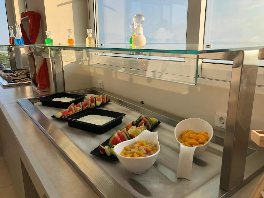 Фото Golden Coast Resort