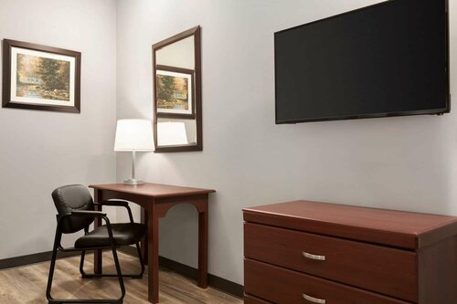 Гостиница Premier Inn & Suites - Downtown Hamilton в Гамильтоне