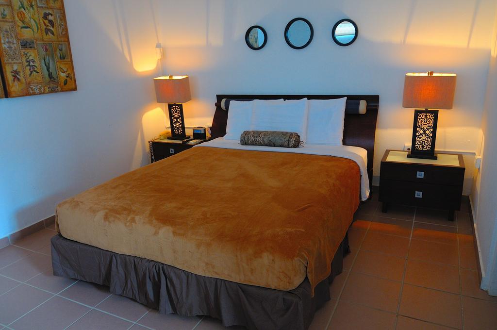 Фото Tres Palmas Inn