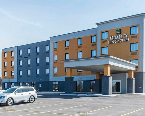 Гостиница Quality Inn & Suites Kingston в Кингстоне