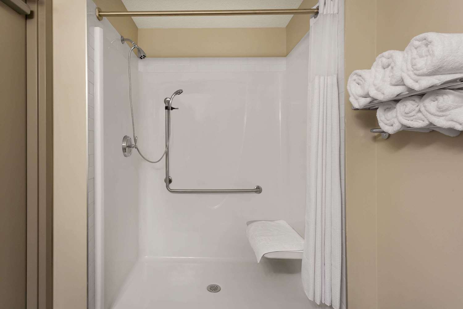 Фото Ramada by Wyndham Grassland