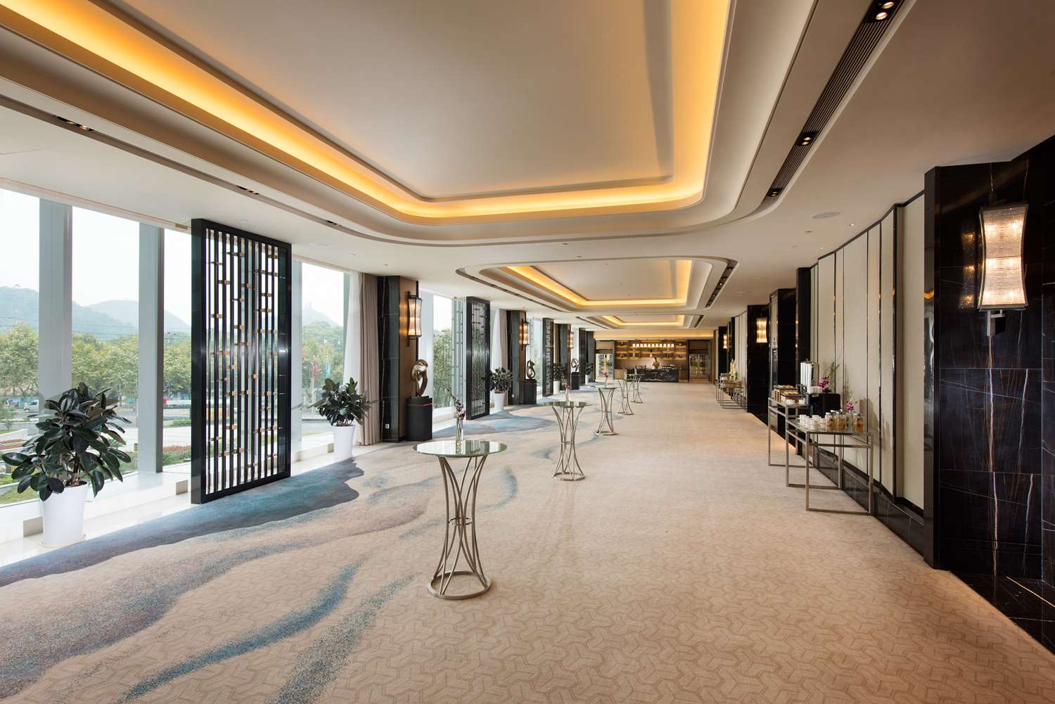 Фото DoubleTree by Hilton Hotel Anshun