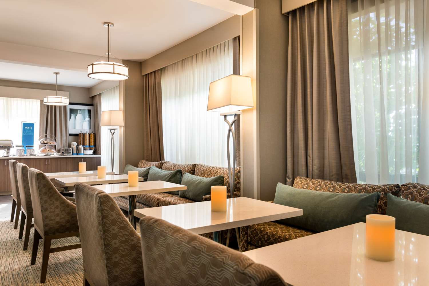 Фото Hampton Inn Los Angeles West Covina