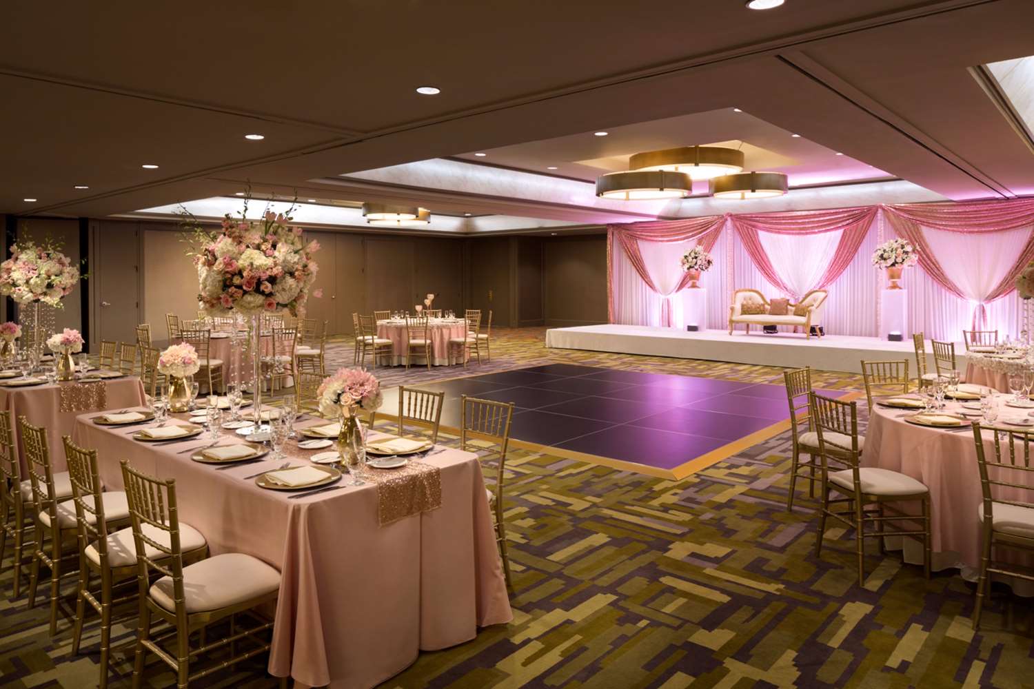 Фото Doubletree by Hilton Dallas - Campbell Centre