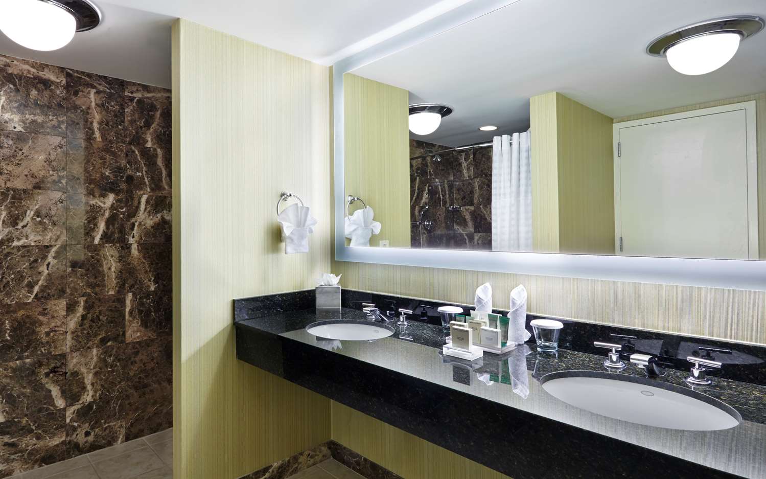 Фото Hilton Newark Airport