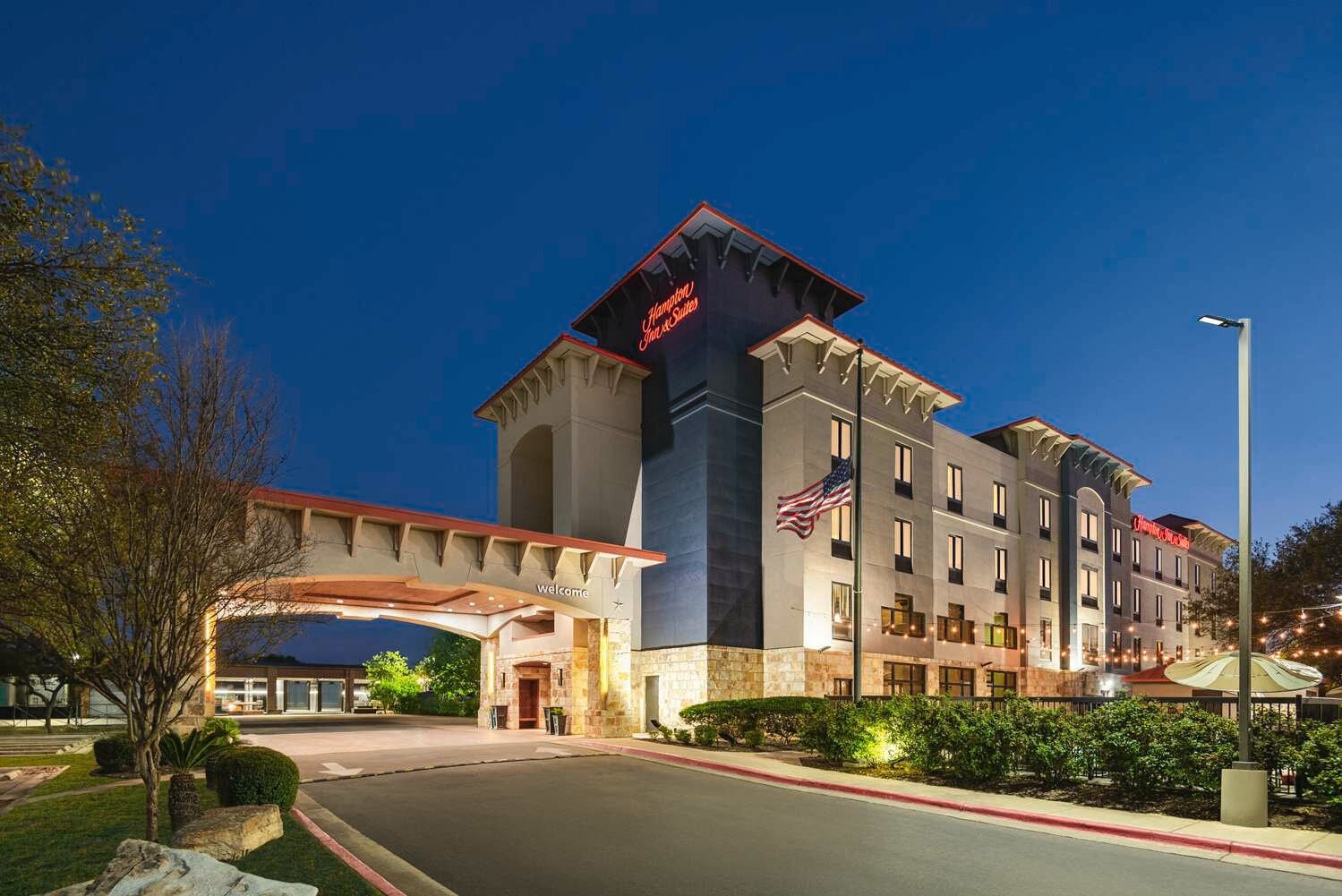 Фото Hampton Inn & Suites San Marcos