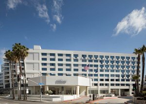 Гостиница Hilton Santa Monica Hotel & Suites