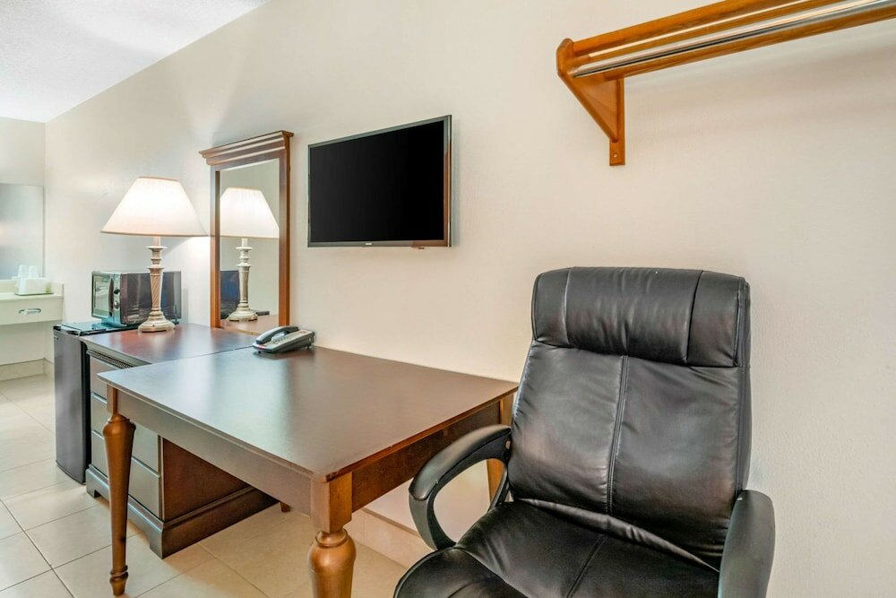Фото Econo Lodge North