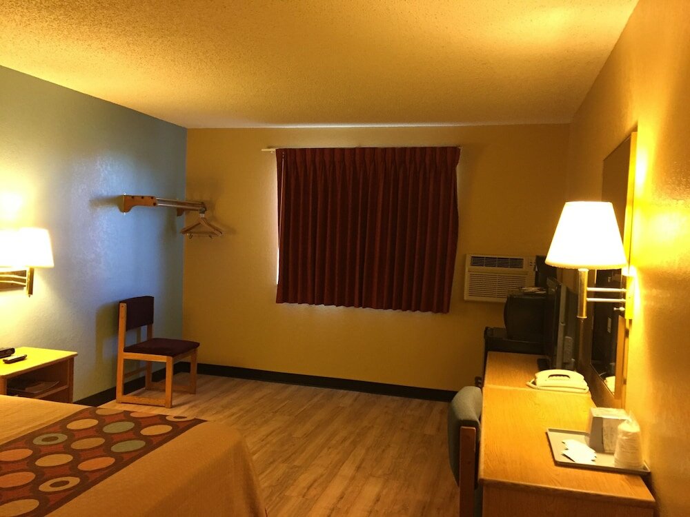 Фото Super 8 by Wyndham Raton