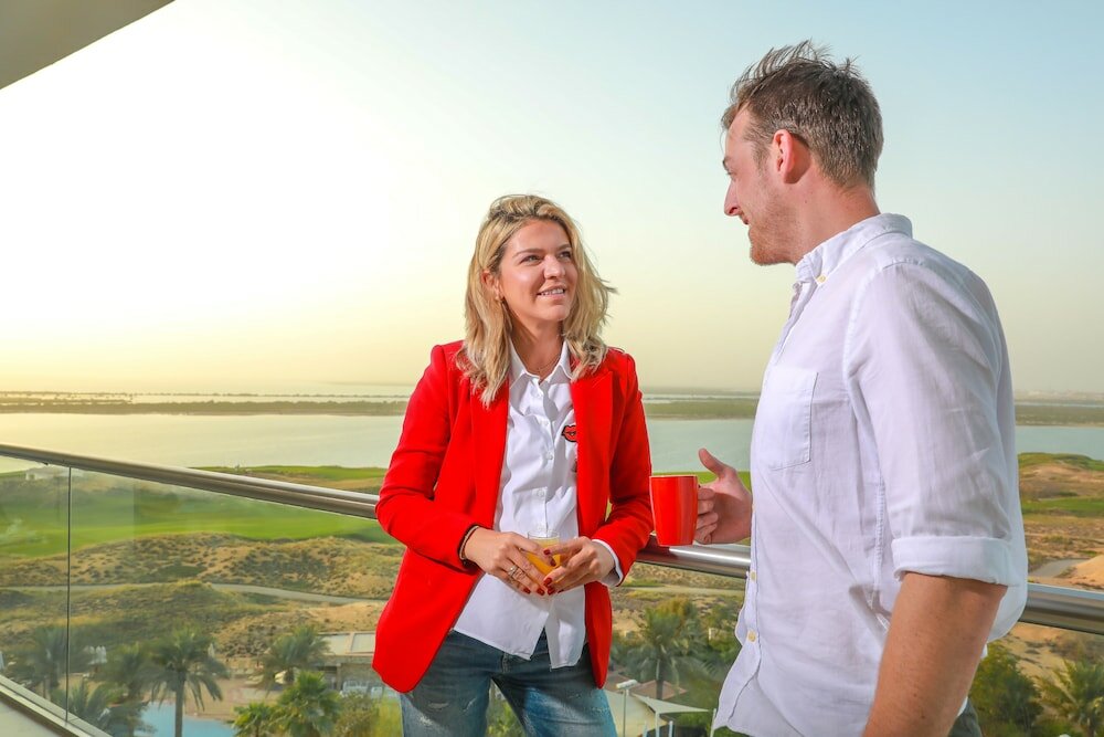 Фото Yas Plaza Bay