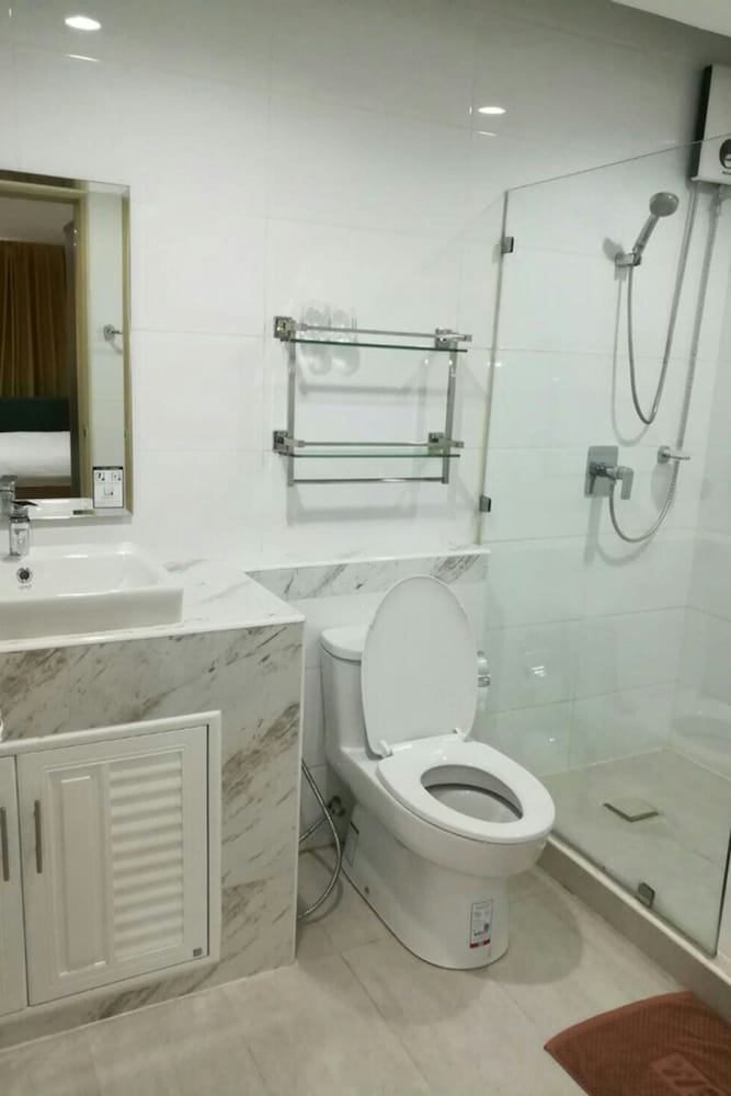 Фото Le Vanvarothai Saladaeng Residence