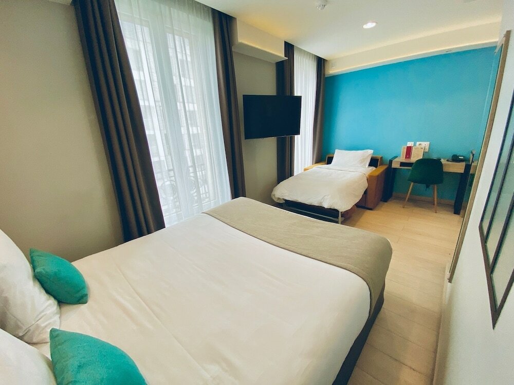 Фото Grand Hotel Clichy Paris