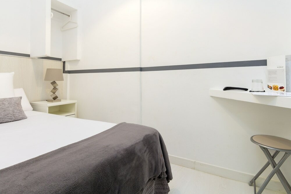 Фото Hostal Gran VIA 63 Rooms