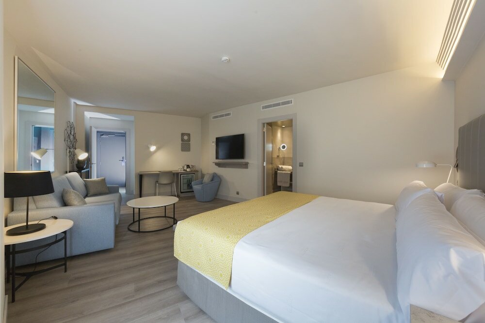 Фото Catalonia Granada Hotel