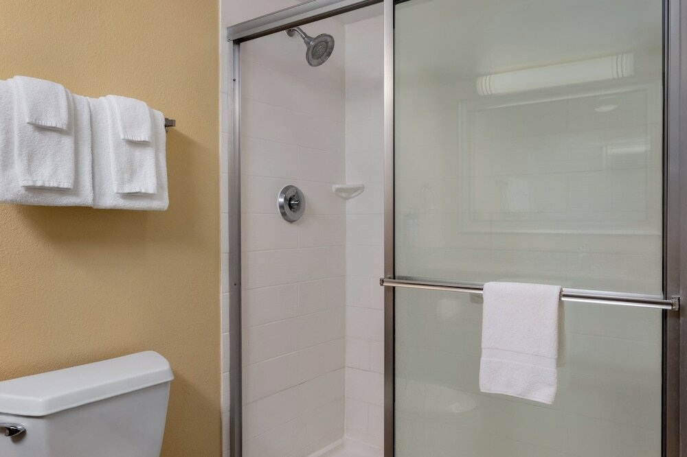 Фото Holiday Inn Express Tallahassee - I-10 E, an Ihg Hotel