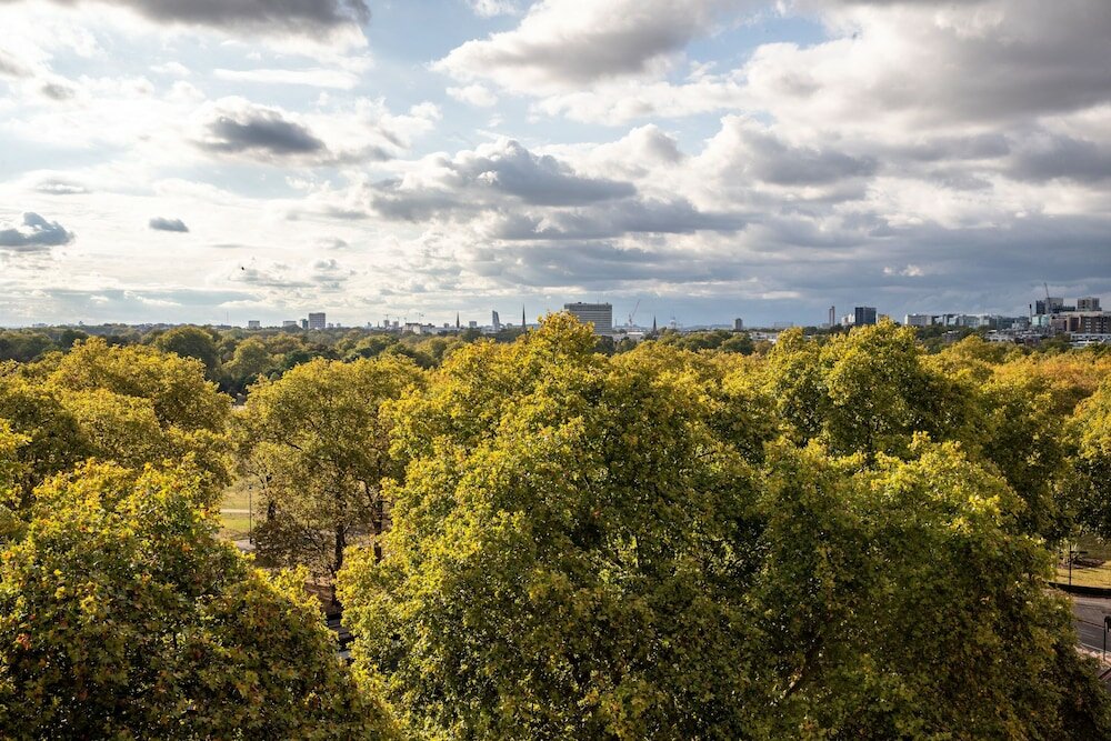 Фото Grosvenor House Suites