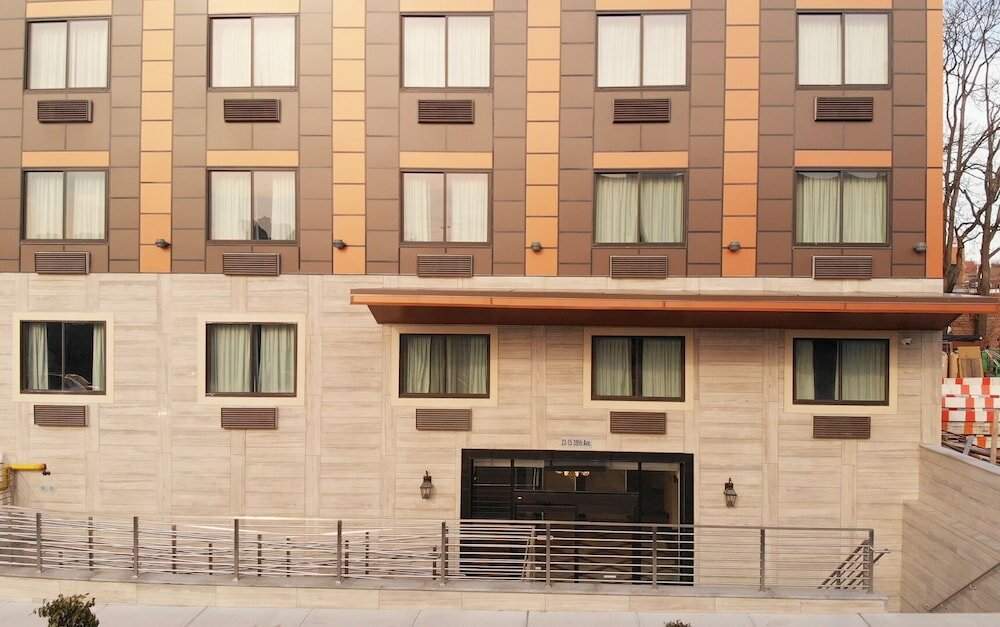 Фото Lotus Blu Inn & Suites