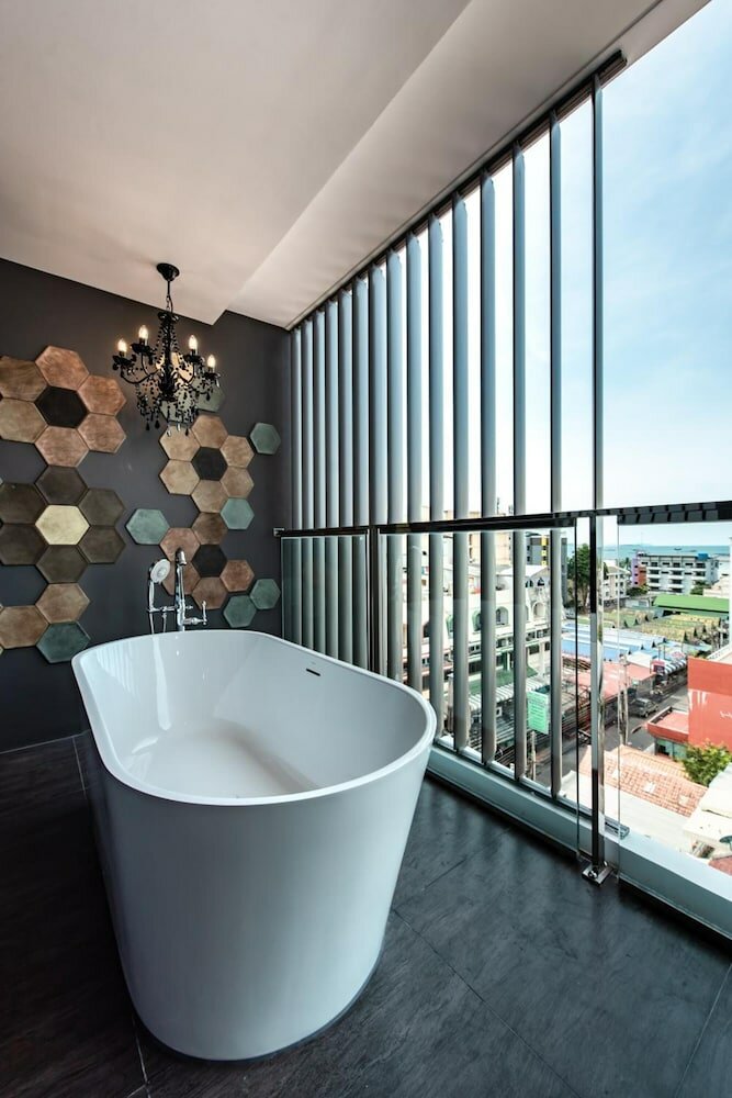 Фото Blackwoods Hotel Pattaya