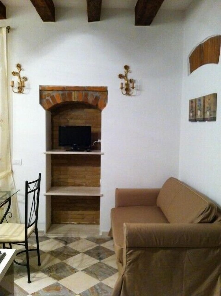 Фото La Castellana