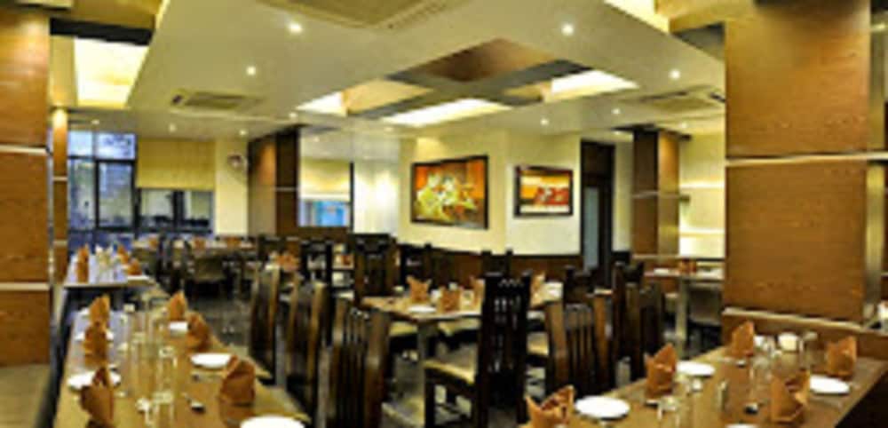 Фото Hotel Shree Narayana