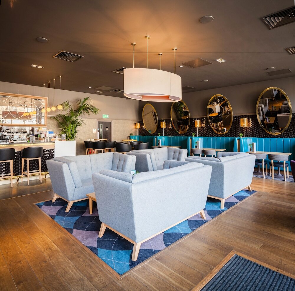 Фото DoubleTree by Hilton Edinburgh City Centre