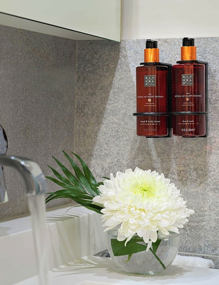 Фото H10 Urquinaona Plaza