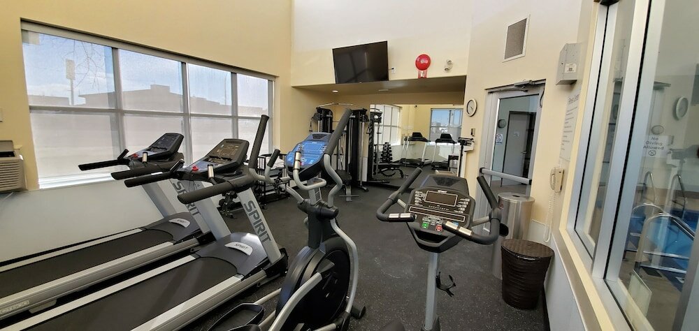 Фото Wingate by Wyndham Lethbridge