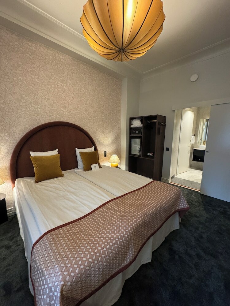 Фото Crystal Plaza Hotel