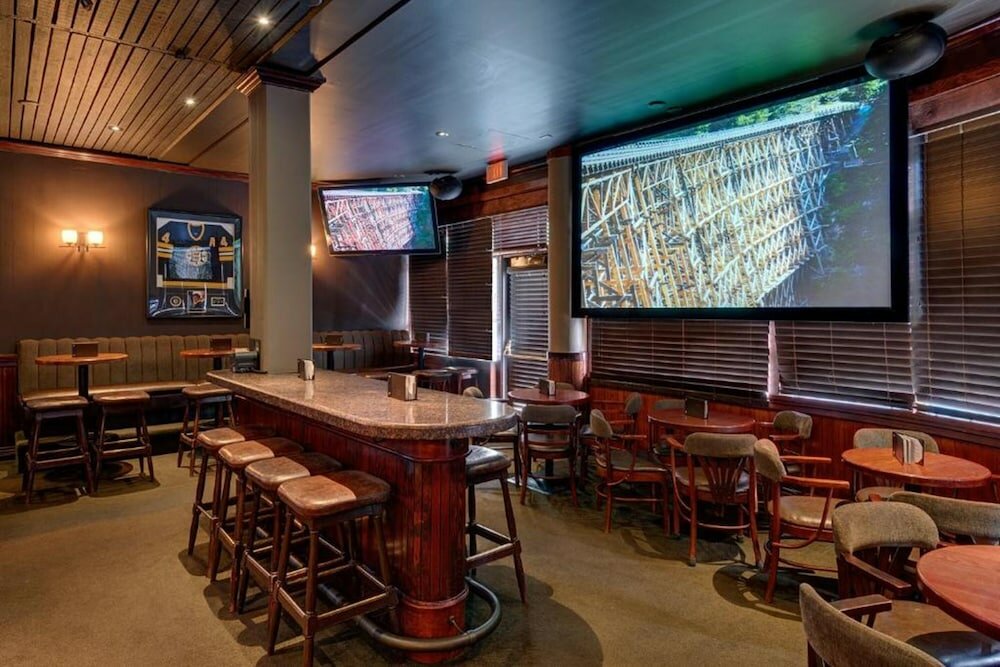 Фото Whistler Village Inn And Suites