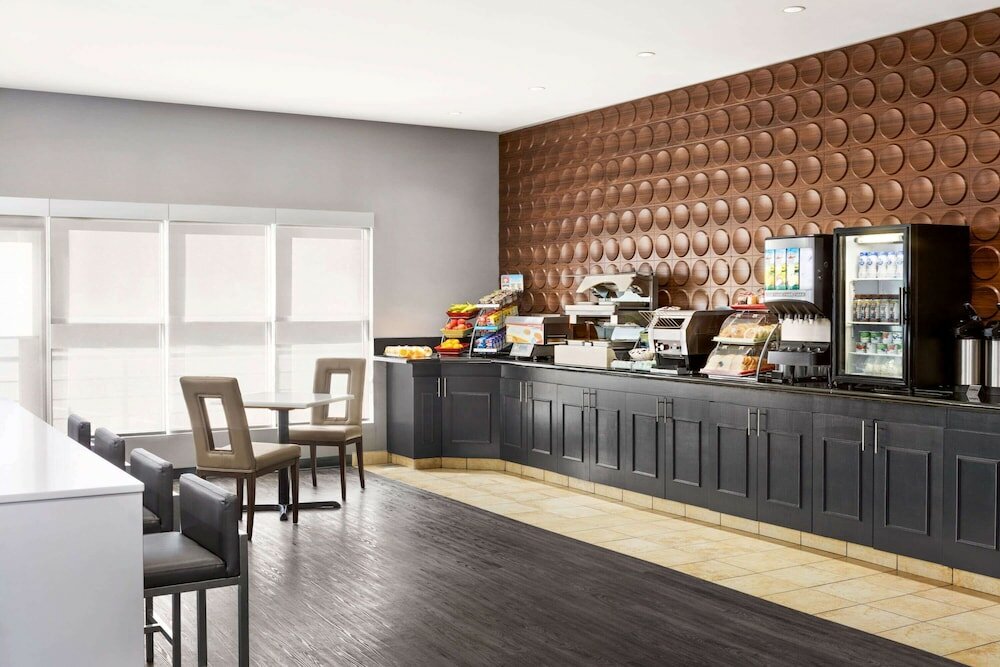 Фото Wingate by Wyndham Lethbridge