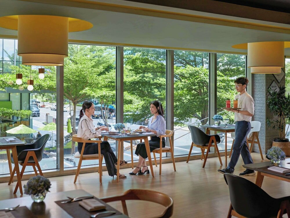 Фото Novotel Living Saigon South