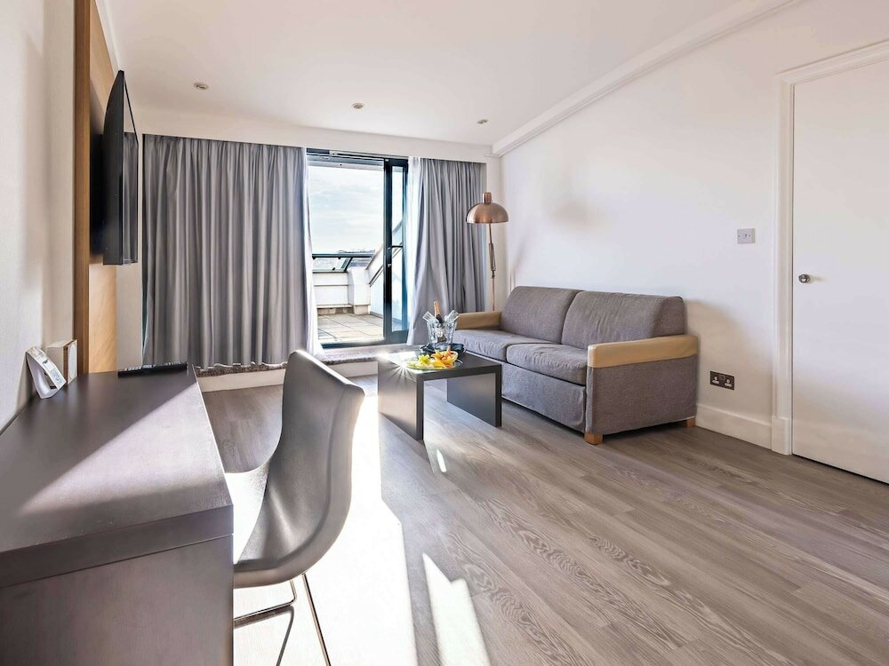 Фото Novotel Cardiff Centre