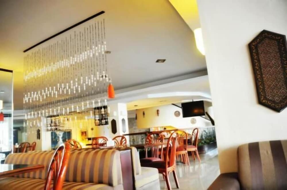 Фото Losari Beach Hotel