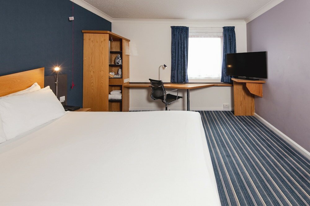 Фото Holiday Inn Express London Chingford