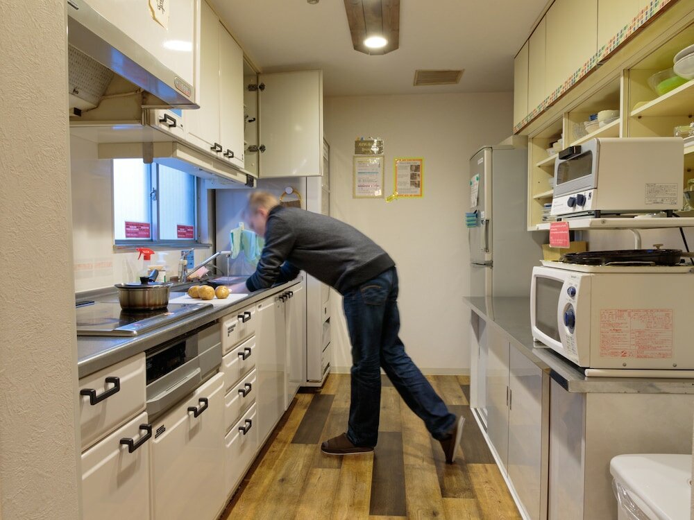 Фото J-Hoppers Hiroshima Guesthouse