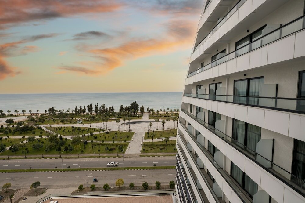 Фото The Grandeur Hotel