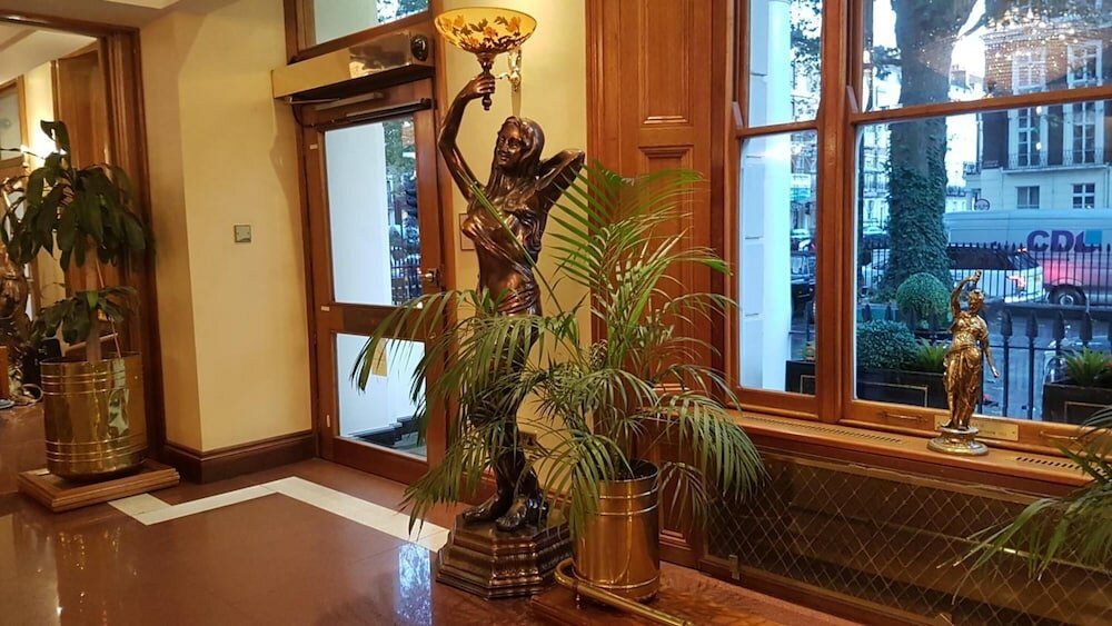 Фото Westpoint Hotel