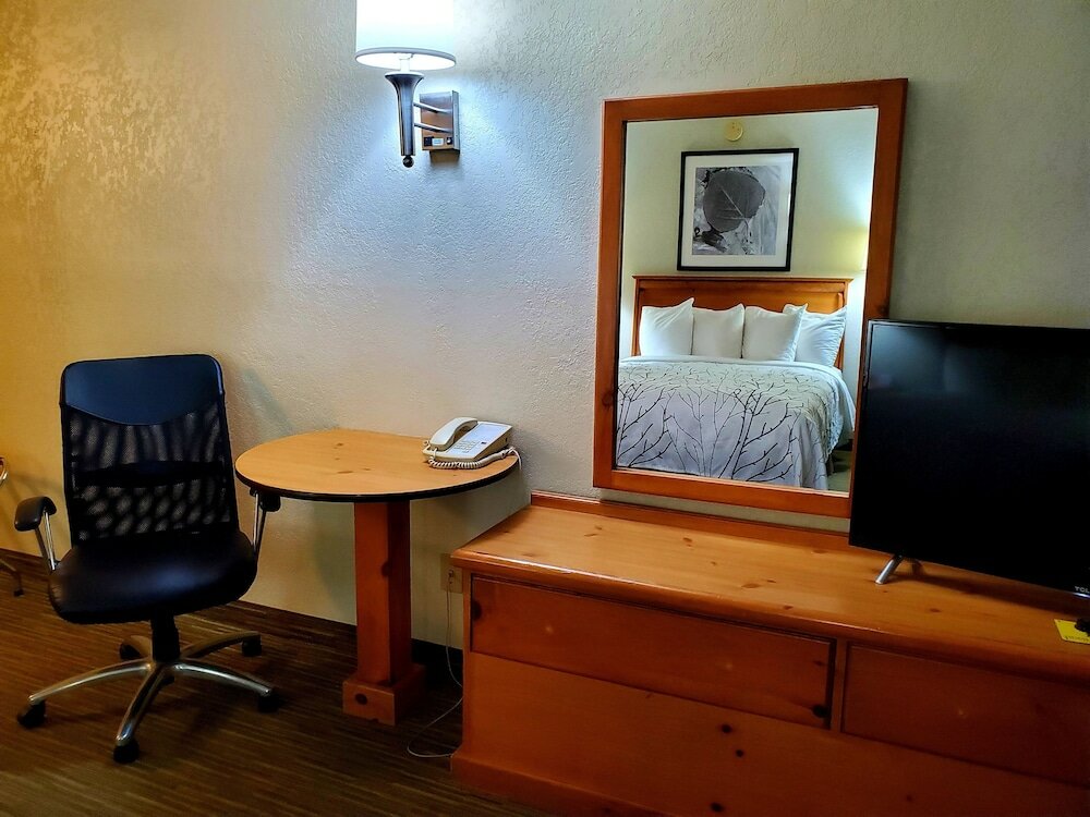 Фото Days Inn and Suites by Wyndham Downtown Missoula-University