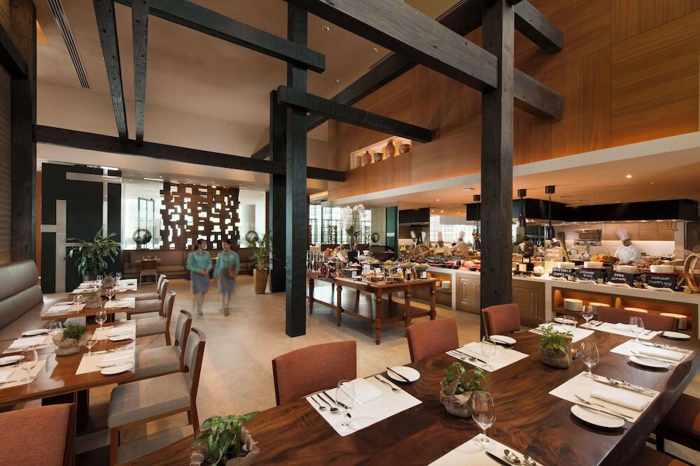 Фото Conrad Manila