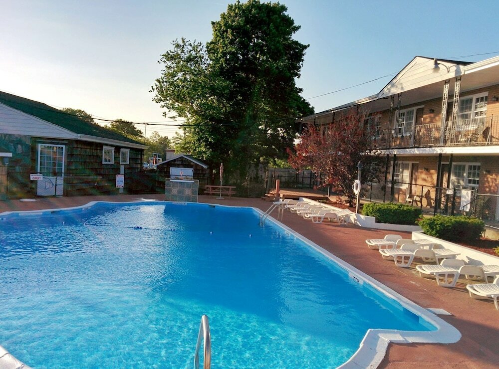 Фото Budget Host East End Hotel in Riverhead