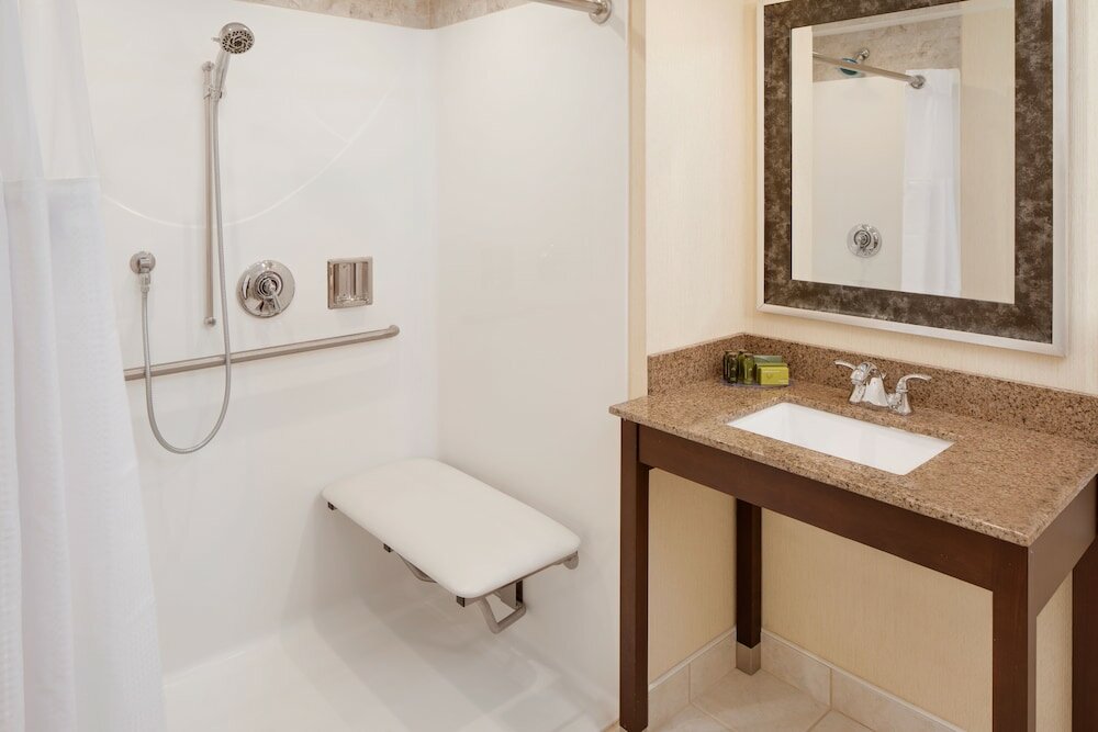 Фото Westford Regency Inn & Conference Center