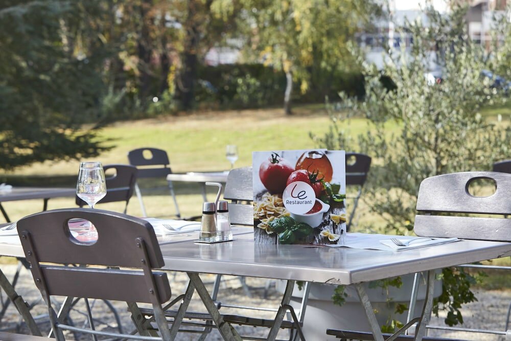 Фото Campanile Lyon Nord