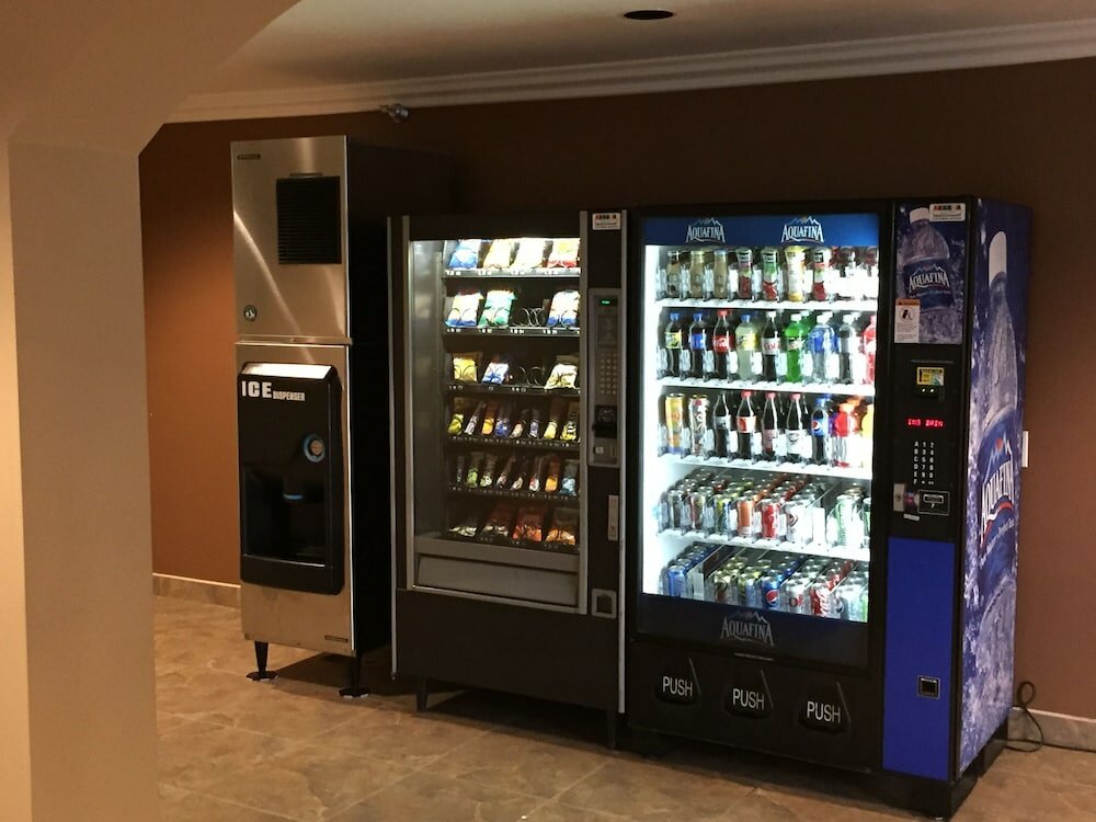 Фото Industry Inn & Suites