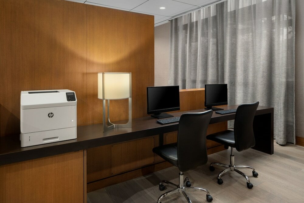 Фото Courtyard by Marriott Seattle Bellevue/Downtown